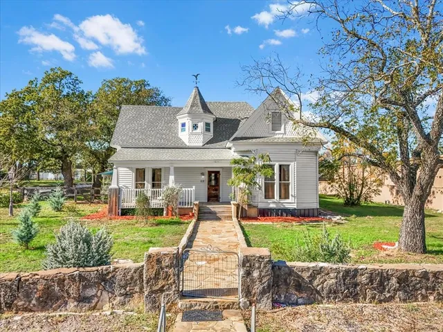 $350,000 | 112 South Evans Street, Boyd, TX 76023