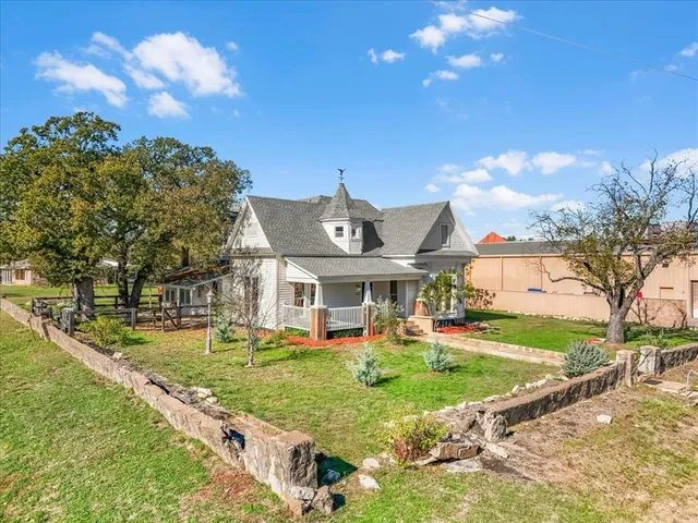 $350,000 | 112 South Evans Street, Boyd, TX 76023