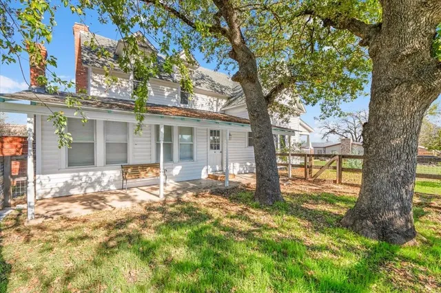 $350,000 | 112 South Evans Street, Boyd, TX 76023