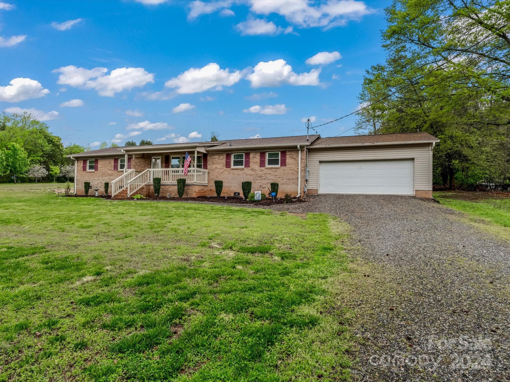 203 Spring Shore Road Statesville, NC 28677 - Photo 3 of 23 Gallery Image 3