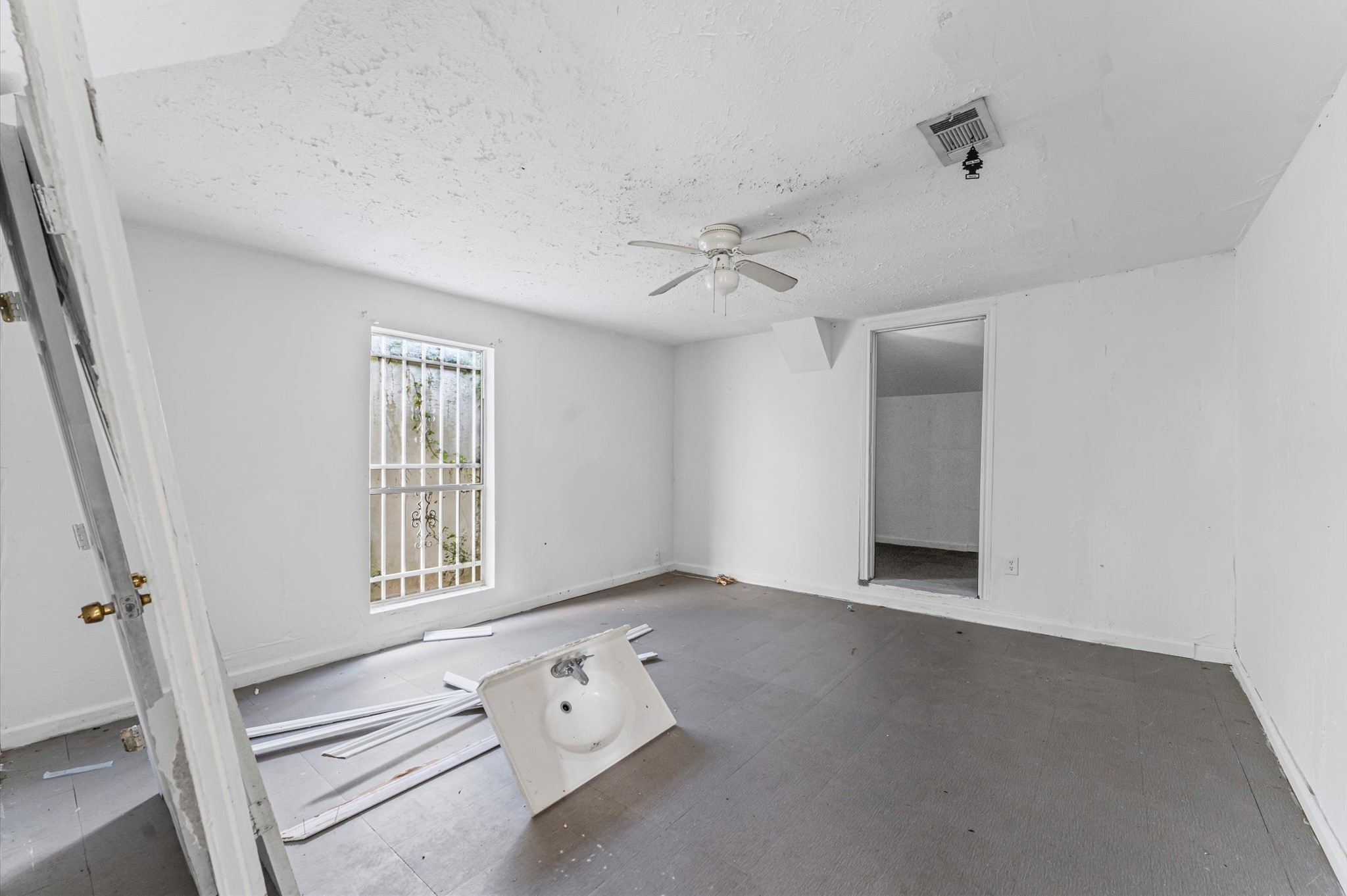 605 Post Street Houston, TX 77022 - Photo 8 of 18