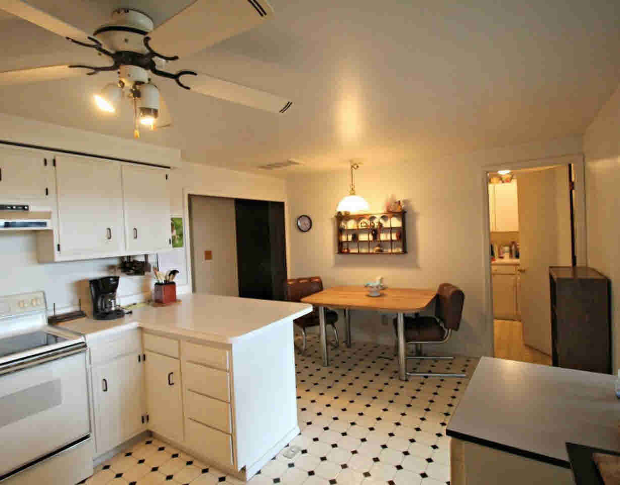 8230 Potter Road Flushing, MI 48433 - Photo 5 of 19 21269328-4.JPG