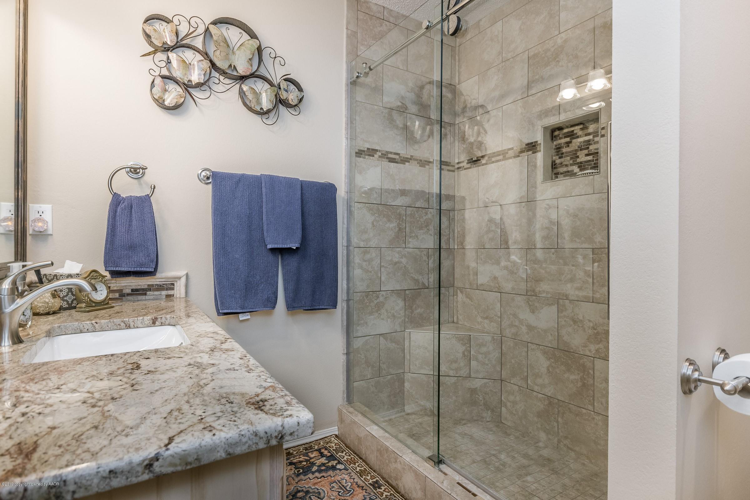 7006 Thunder Road Amarillo, TX 79119 - Photo 14 of 18 Hall Bath