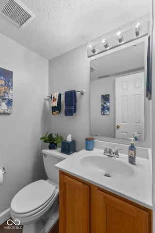 $284,000 | 6913 Thousand Oaks Drive, Indianapolis, IN 46214