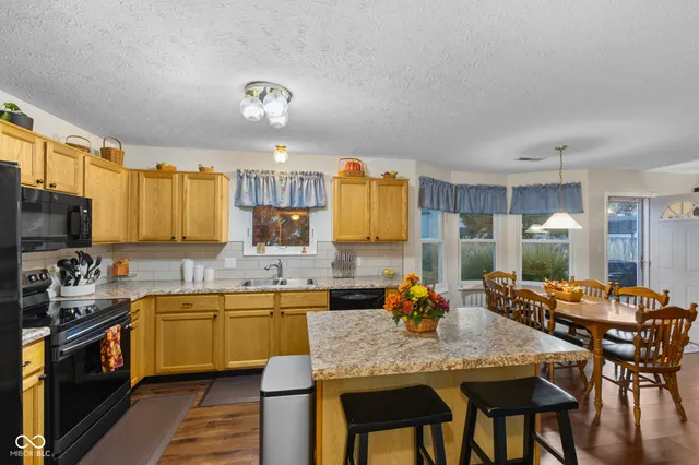 $284,000 | 6913 Thousand Oaks Drive, Indianapolis, IN 46214