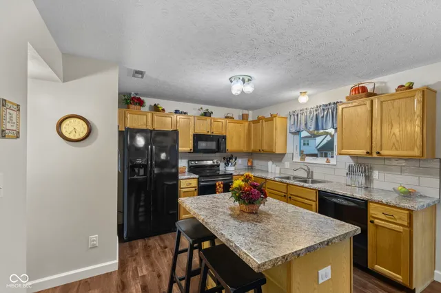 $284,000 | 6913 Thousand Oaks Drive, Indianapolis, IN 46214