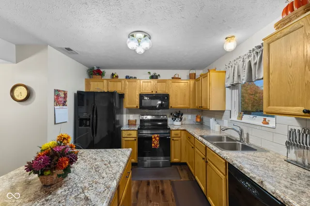 $284,000 | 6913 Thousand Oaks Drive, Indianapolis, IN 46214