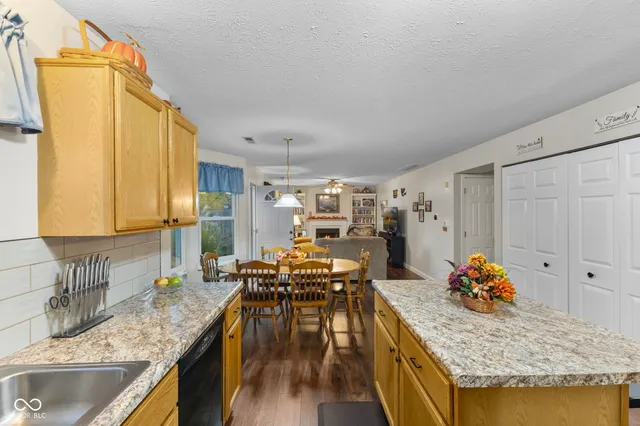 $284,000 | 6913 Thousand Oaks Drive, Indianapolis, IN 46214