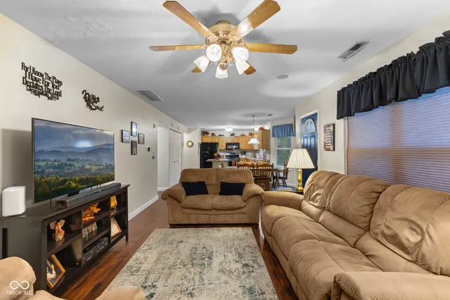 $284,000 | 6913 Thousand Oaks Drive, Indianapolis, IN 46214