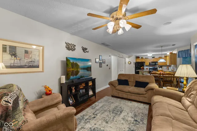 $284,000 | 6913 Thousand Oaks Drive, Indianapolis, IN 46214