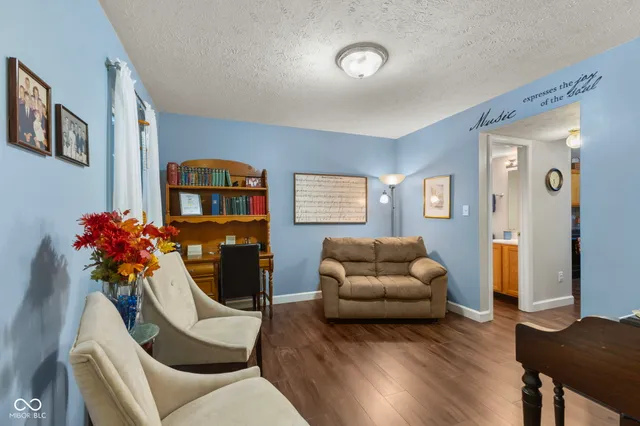 $284,000 | 6913 Thousand Oaks Drive, Indianapolis, IN 46214