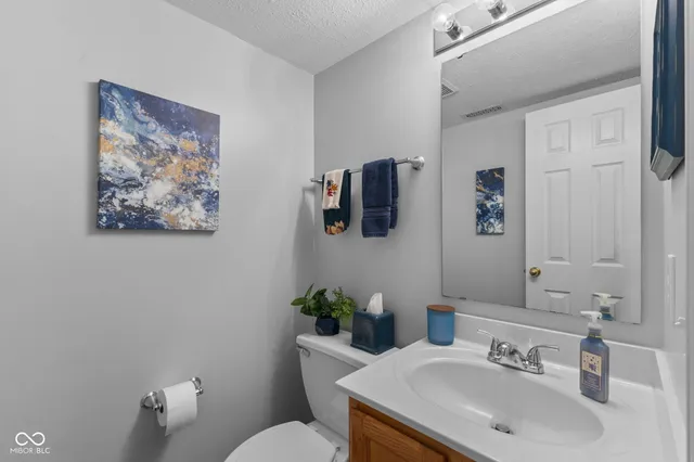 $284,000 | 6913 Thousand Oaks Drive, Indianapolis, IN 46214