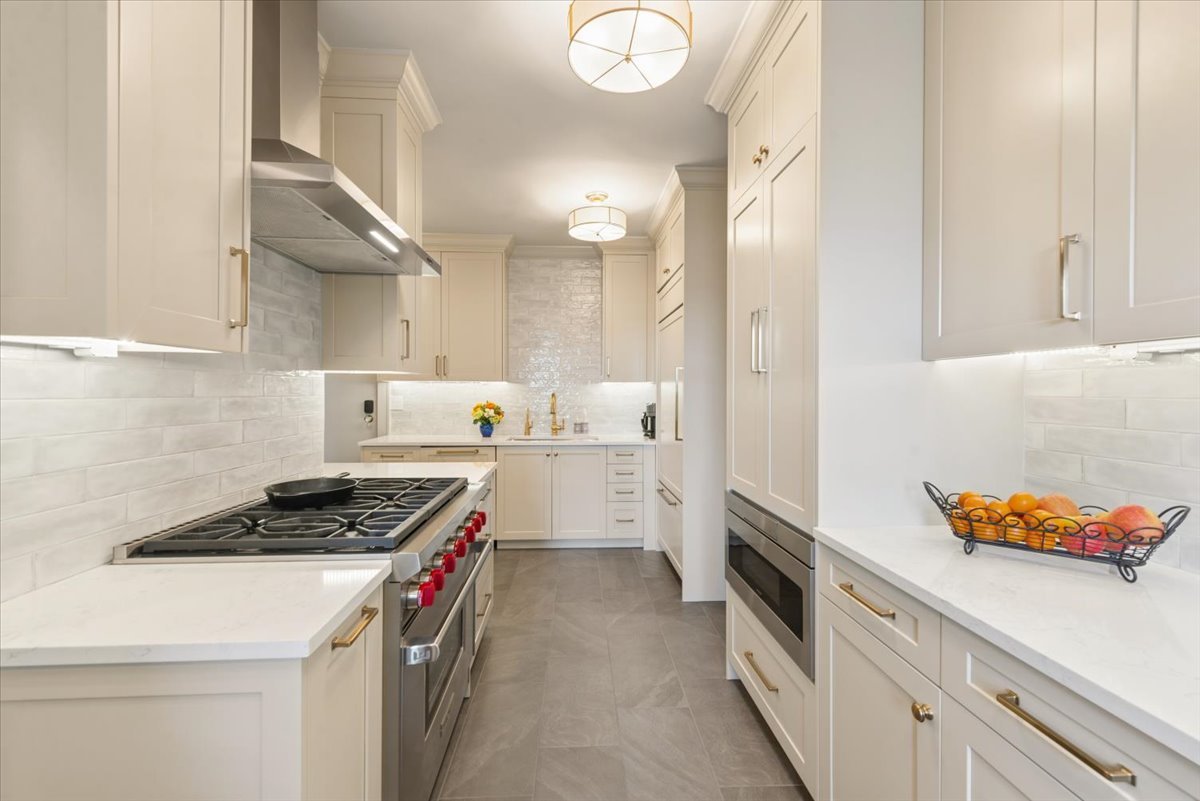 3100 North Sheridan Road, Unit 10E Chicago, IL 60657 - Photo 15 of 41 Gallery Image 15
