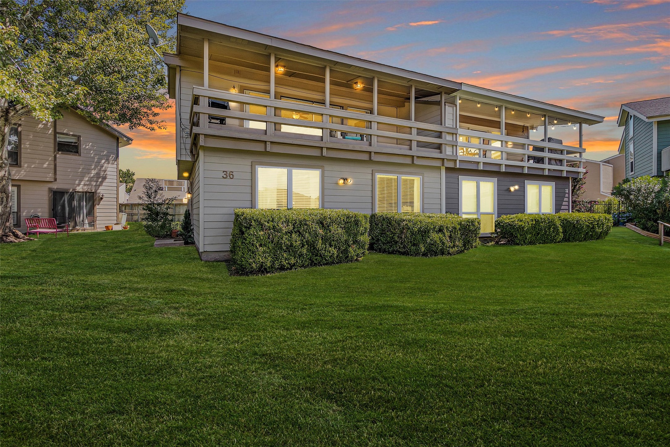 Discover this 3-bedroom, 3-bath townhome in the gated April Sound community on Lake Conroe, ideal as a primary residence or a short-term rental.