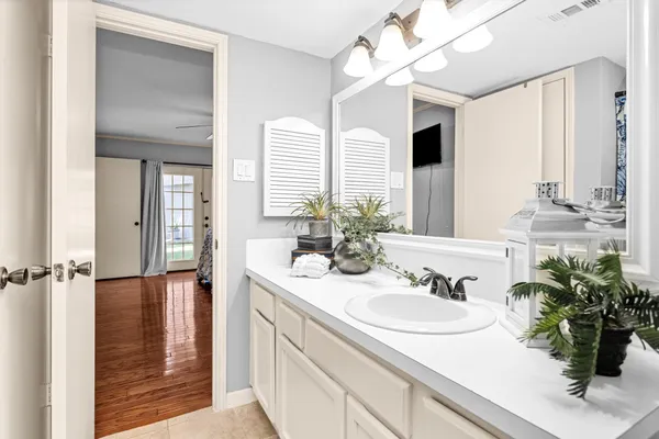 $1,850 | 36 April Point Drive North, Montgomery, TX 77356