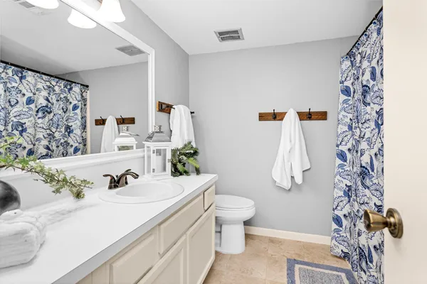 $1,850 | 36 April Point Drive North, Montgomery, TX 77356