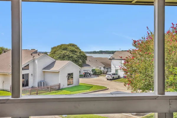 $1,850 | 36 April Point Drive North, Montgomery, TX 77356