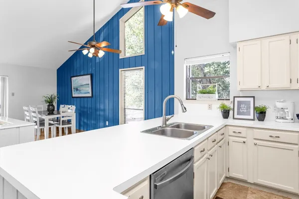 $1,850 | 36 April Point Drive North, Montgomery, TX 77356