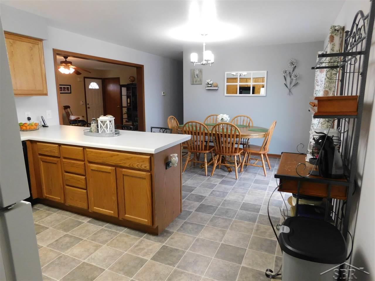 11188 Frost Road Freeland, MI 48623 - Photo 4 of 20