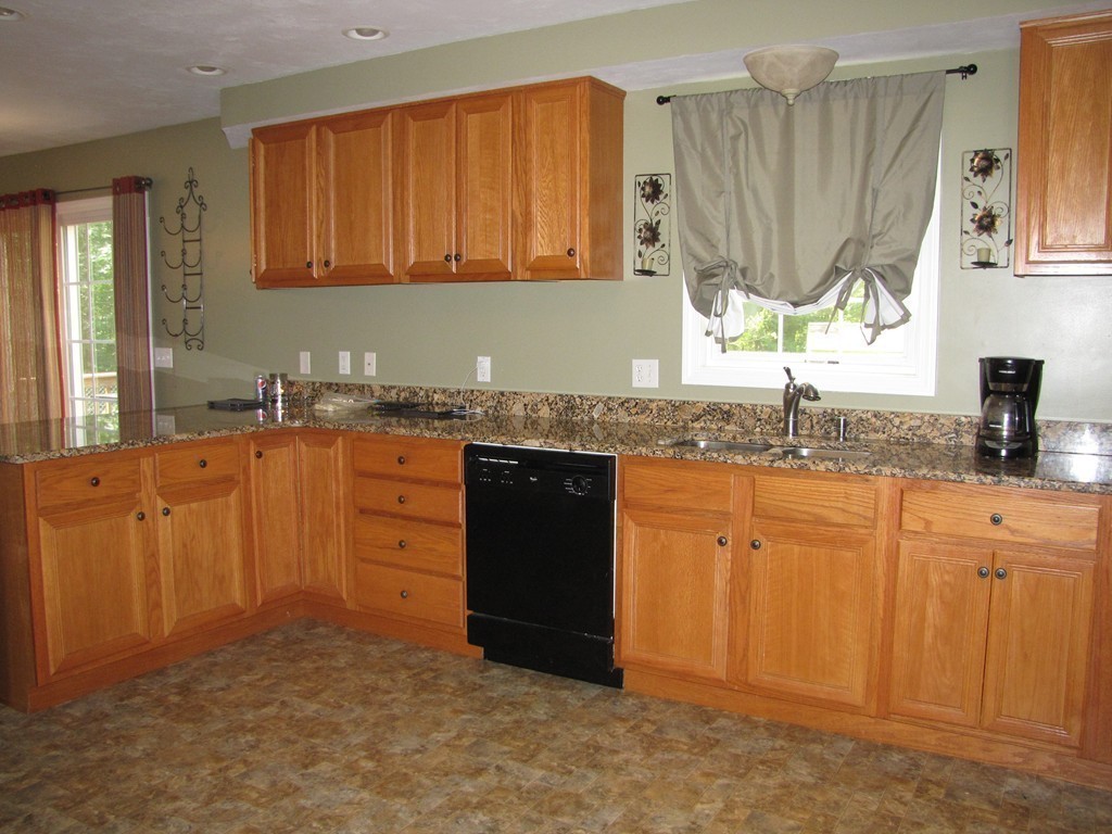 35 Collette Road Sturbridge, MA 01518 - Photo 8 of 23