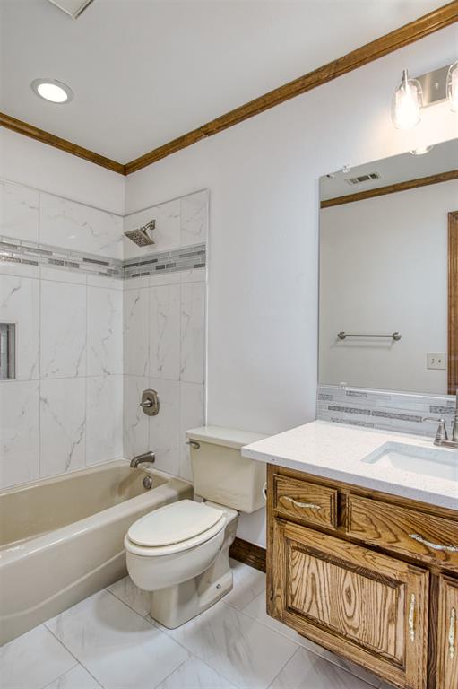 4564 Hitching Post Lane Plano, TX 75024 - Photo 30 of 40 a bathroom with a sink a toilet and a bathtub