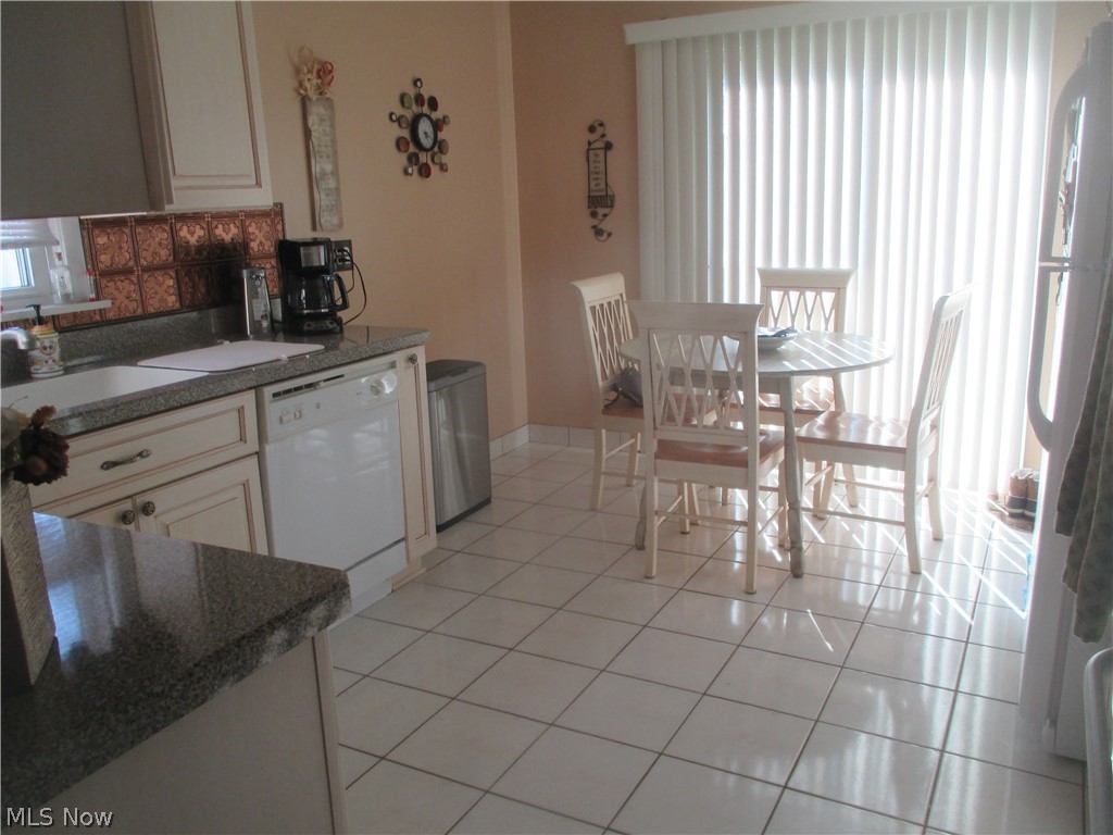 1772 Crestwood Road Cleveland, OH 44124 - Photo 4 of 8 Gallery Image 4