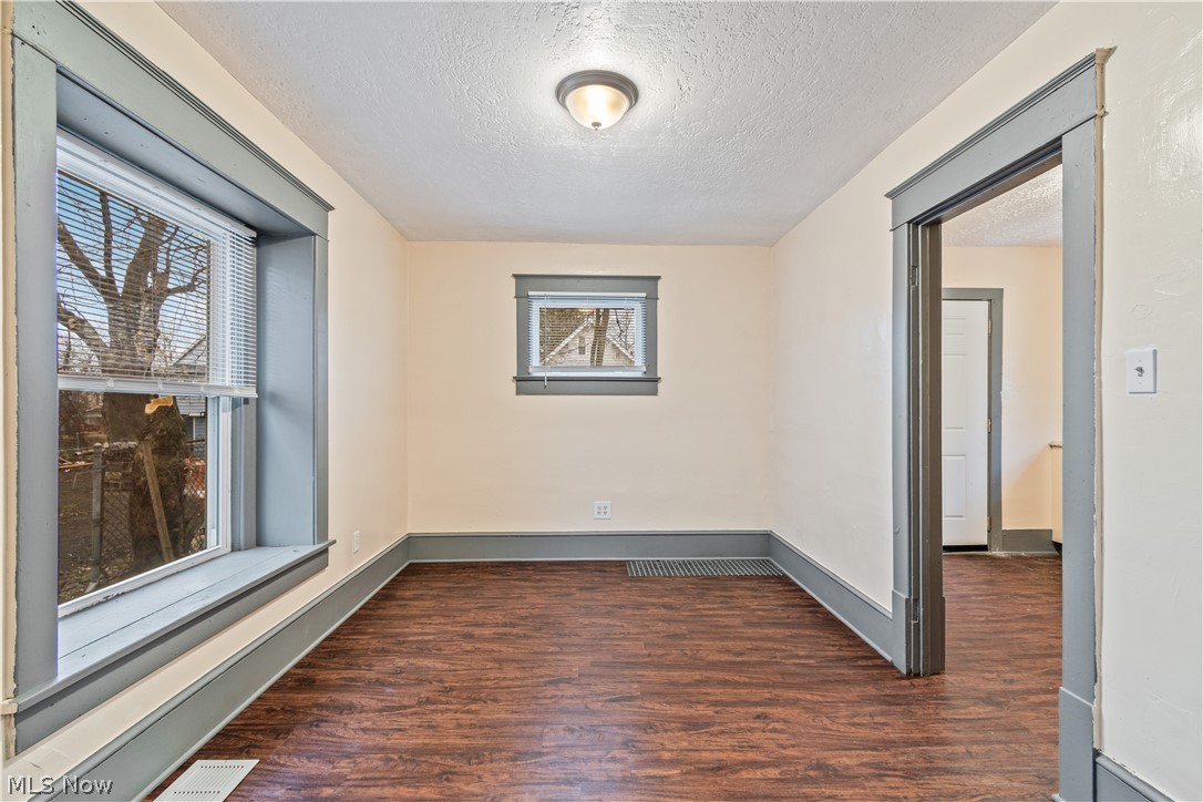 1017 La Croix Avenue Akron, OH 44307 - Photo 4 of 18