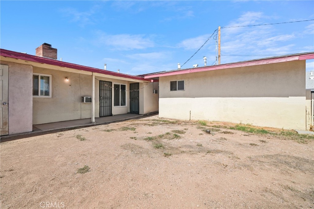 13341 Navajo Road Apple Valley, CA 92308 - Photo 3 of 16 a front view of a house with a yard