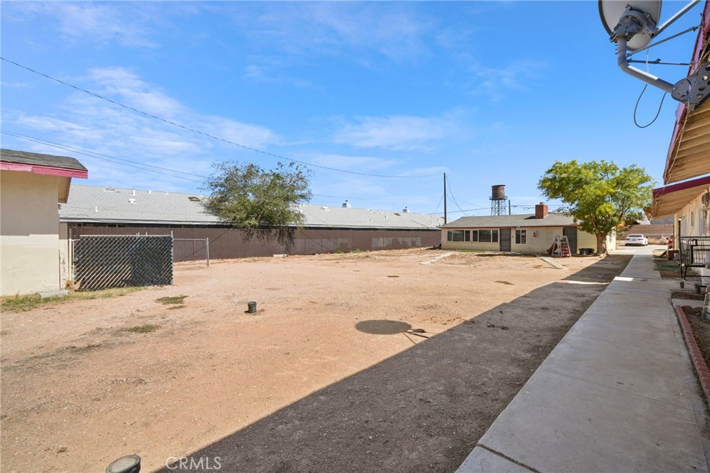 13341 Navajo Road Apple Valley, CA 92308 - Photo 4 of 16 a view of a terrace