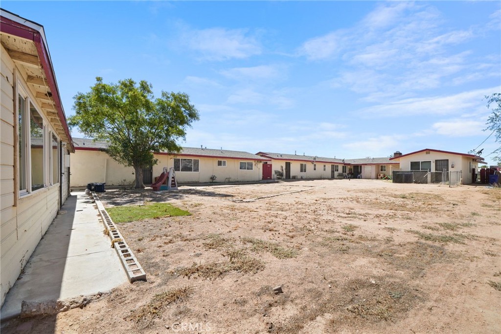 13341 Navajo Road Apple Valley, CA 92308 - Photo 5 of 16 a front view of a house with garden