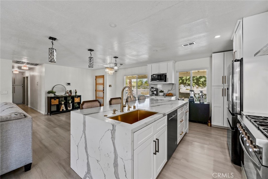 8263 3rd Hesperia, CA 92345 - Photo 9 of 60