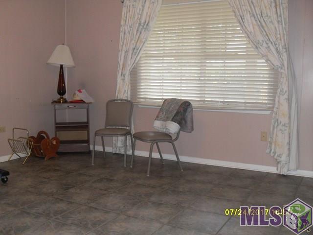 163 Sycamore Street Raceland, LA 70394 - Photo 2 of 11 Living room