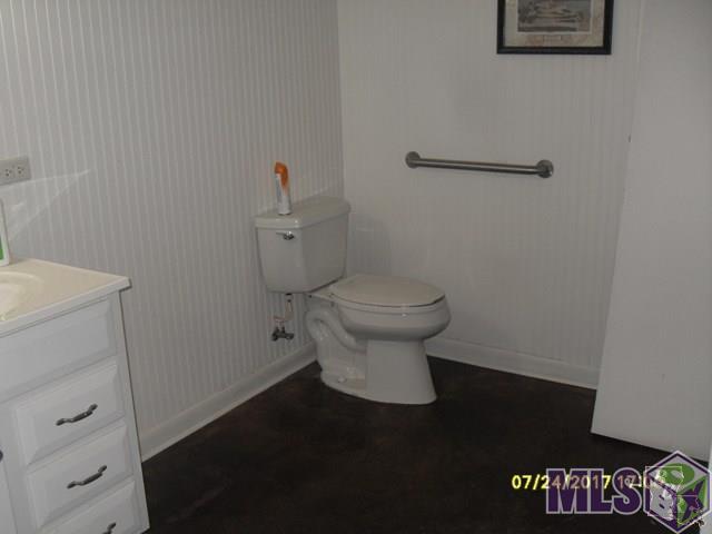 163 Sycamore Street Raceland, LA 70394 - Photo 6 of 11 Master bthroom