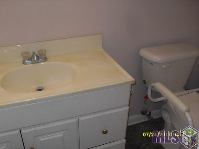163 Sycamore Street Raceland, LA 70394 - Photo 8 of 11 Half Bath