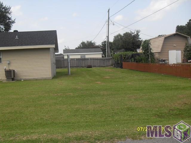 163 Sycamore Street Raceland, LA 70394 - Photo 9 of 11 Side and back yard