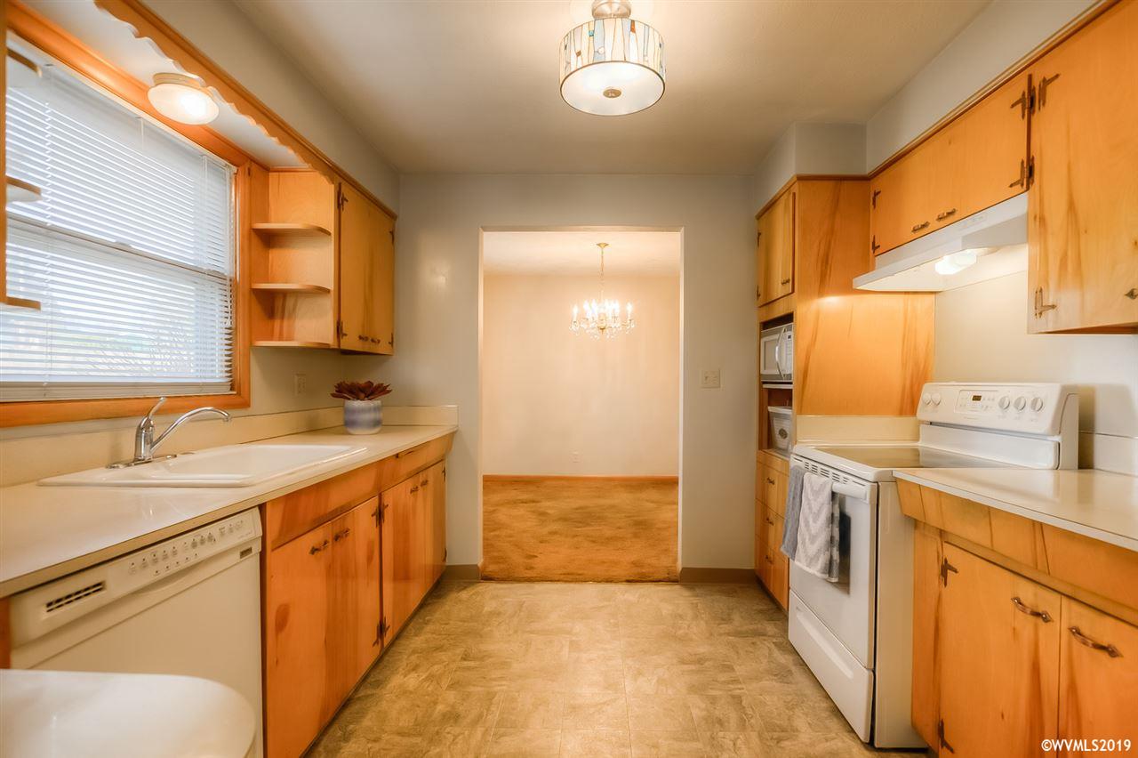 4017 Lone Oak Road Southeast Salem, OR 97302 - Photo 11 of 31 Gallery Image 11