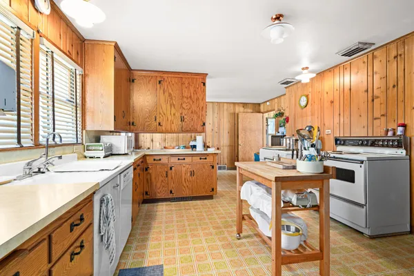 $1,175,000 | 21895 County Road 8, Nashwauk, MN 55769