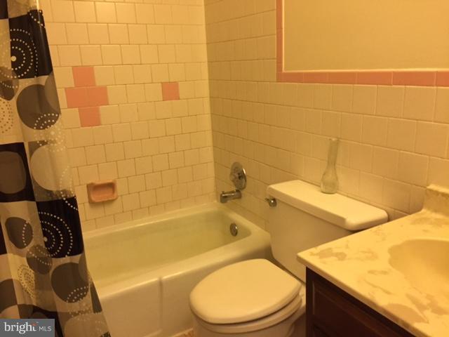 8262 WB&A Road Severn, MD 21144 - Photo 13 of 22 a bathroom with a toilet and a bathtub