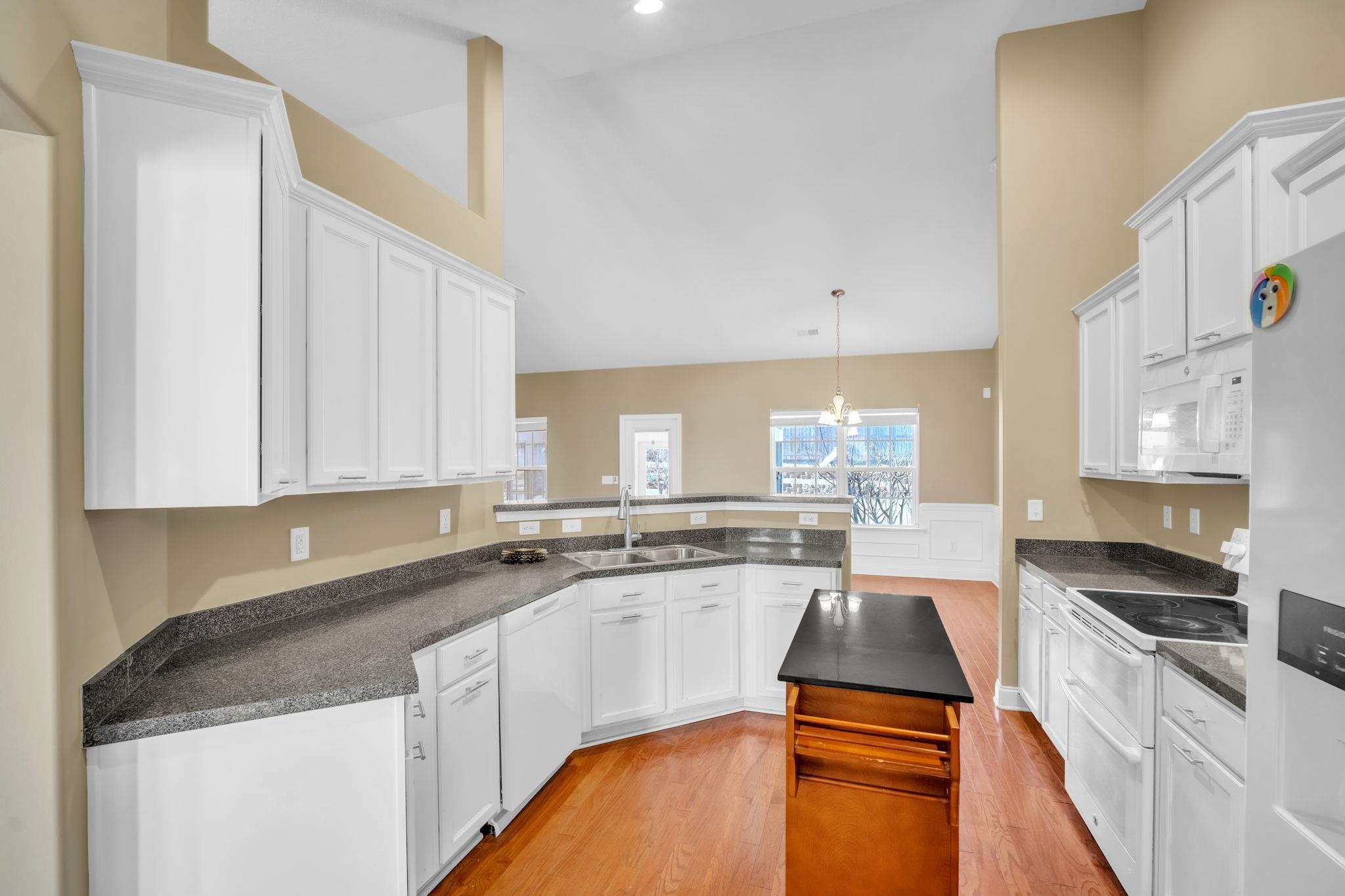 215 Stonecrest Drive Roebuck, SC 29376 - Photo 6 of 25 Kitchen