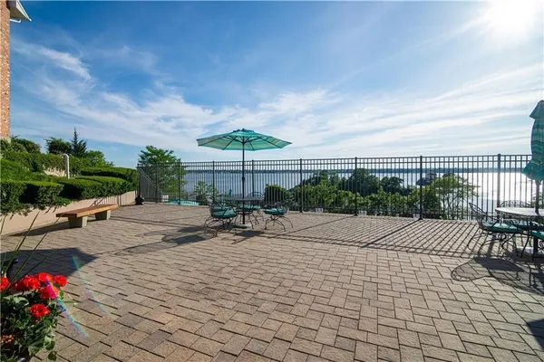 $2,000 | 23 Bullocks Point Avenue, Unit 4A, East Providence, RI 02915