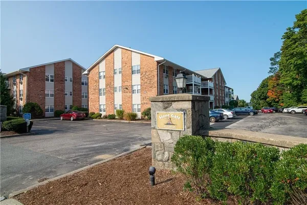 $2,000 | 23 Bullocks Point Avenue, Unit 4A, East Providence, RI 02915