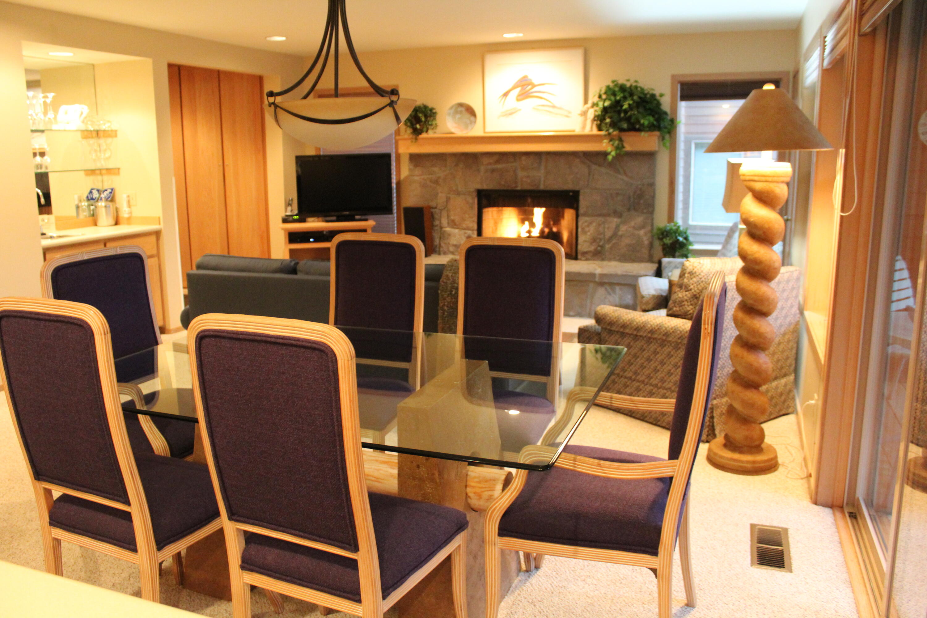 57373 Beaver Ridge Loop, Unit 27C1 Sunriver, OR 97707 - Photo 8 of 23 8-R27-dng-lvrm