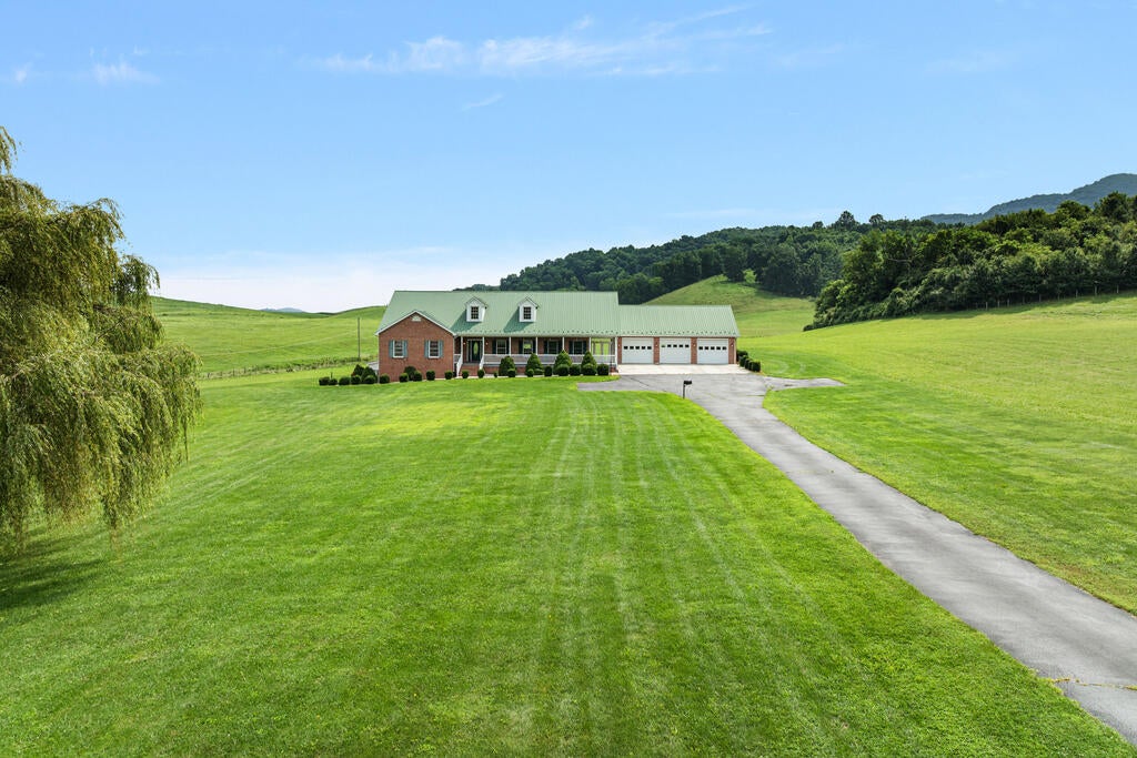206 Valley Road Saltville, VA 24370 - Photo 1 of 90 Gallery Image 1