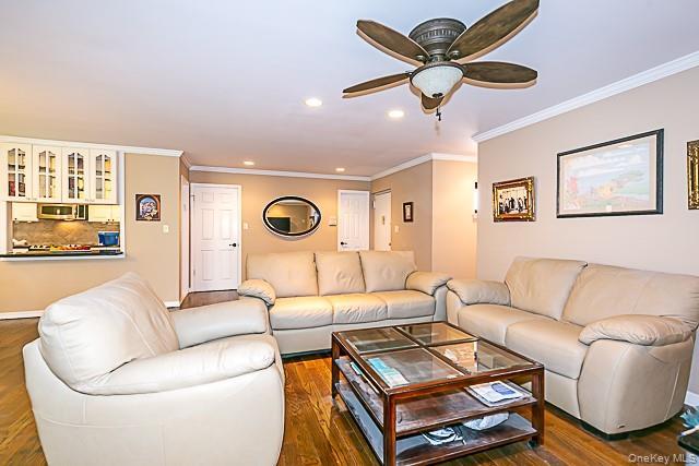 21 Canterbury Road Great Neck, NY 11021 - Photo 6 of 28