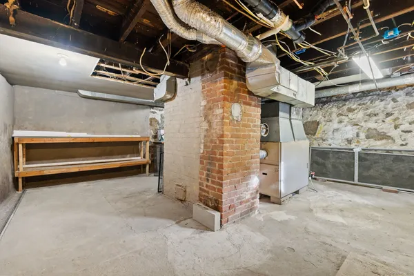 a view of utility room