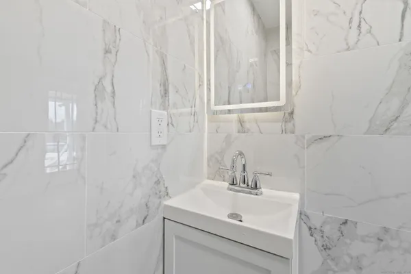 $2,600 | 19 Henry Street, Watertown, CT 06779