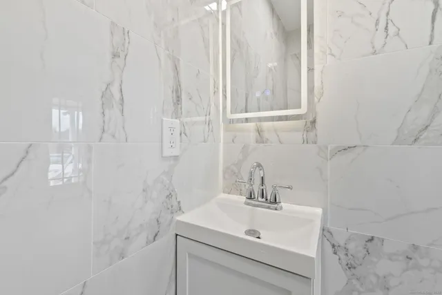 $3,200 | 19 Henry Street, Watertown, CT 06779