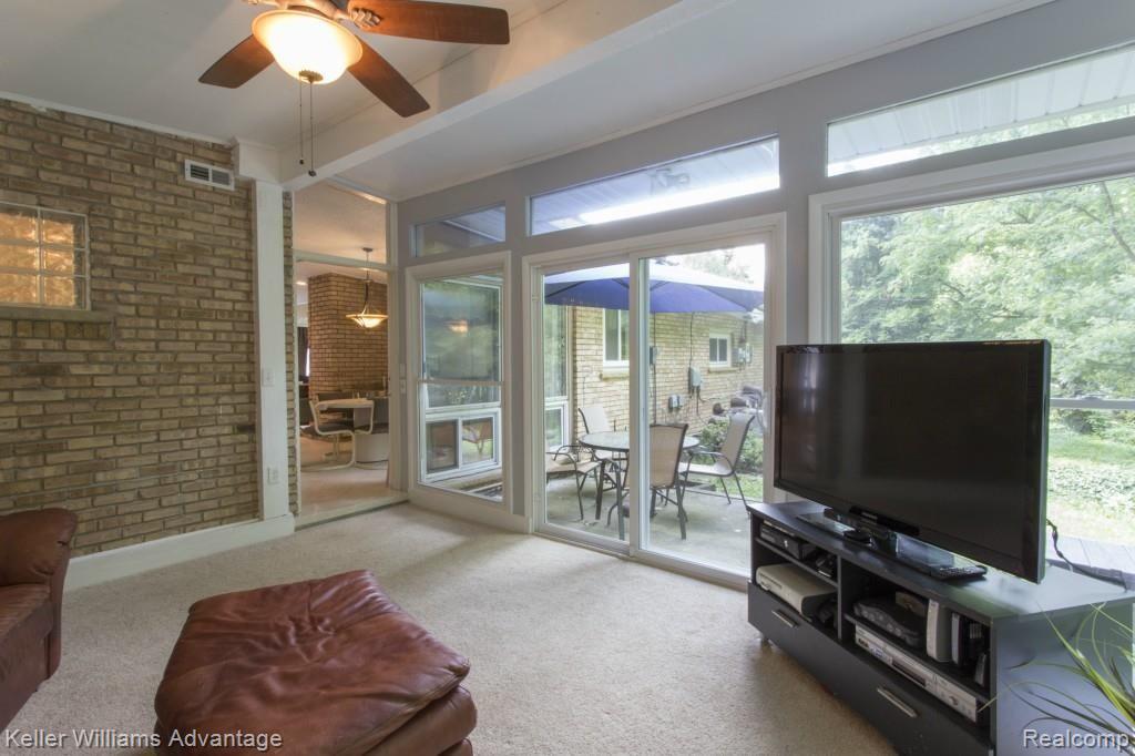 28515 Quail Hollow Road Farmington, MI 48331 - Photo 11 of 37 21-Quail Hollow_28515.jpg