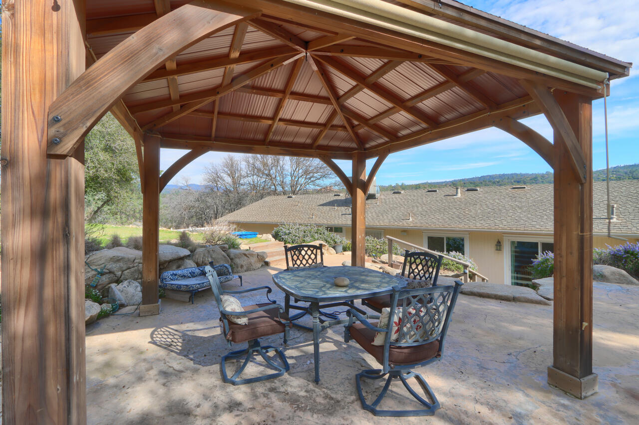 44755 Savage Road Coarsegold, CA 93614 - Photo 36 of 68 33-covered-patio