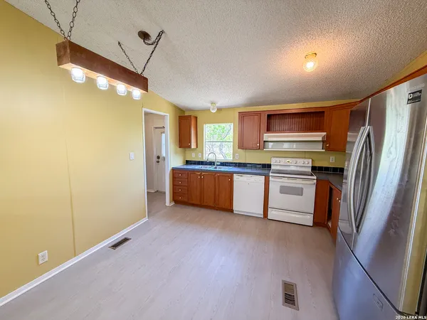 $1,600 | 4506 Legend Falls, San Antonio, TX 78253